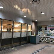 江ノ電藤沢駅の改札横