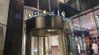 9フロアで営業する栄の商業ビル