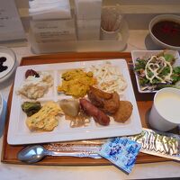 無料の朝食　ブッフェ式