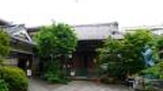 意外に静寂な空間が現れます