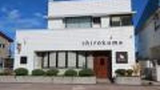 テラス席からの眺めは秀逸。でもそれに依存し過ぎ？