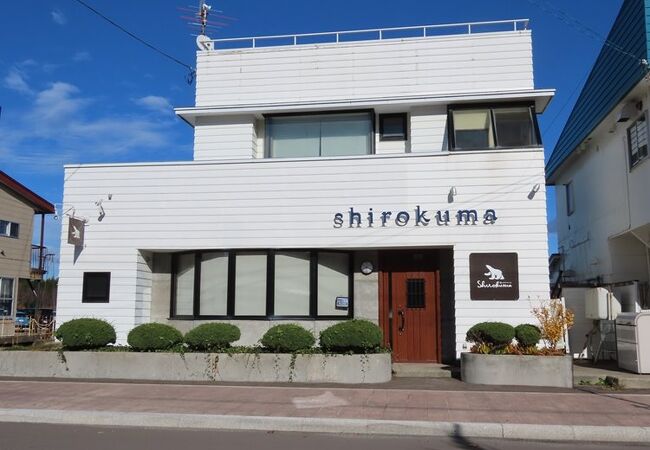 テラス席からの眺めは秀逸。でもそれに依存し過ぎ？