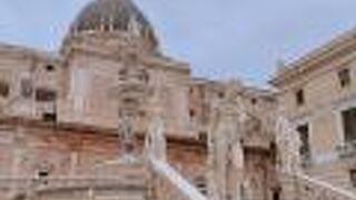 彫刻いっぱいです