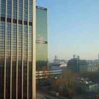 翌朝に部屋から見た街の風景、歴史地区方面です。