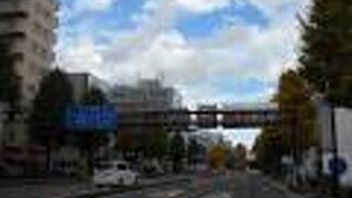 青葉通り・定禅寺通りと比べて交通量が多い通りです