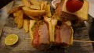 アオアヲナルトリゾート一階にあるダイニングカフェ