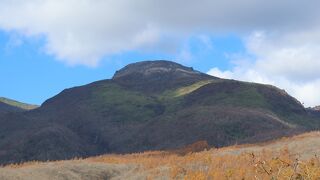 秋の茶臼岳は近くて遠い山