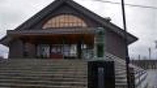 現在は秋田犬の里前に像があります