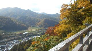 1000段の階段を上りきって五大堂からの眺めはとても素晴らしく木々の紅葉も楽しめました