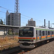 拝島駅に到着する八高線