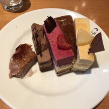 切り分けてもらったケーキたち