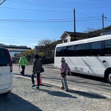 臨時駐車場へのシャトルバス