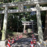 中学校の隣の神社です