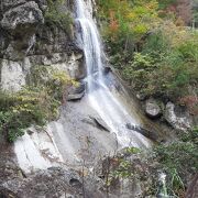 面白山高原の紅葉川渓谷歩きはトレッキングシューズで！