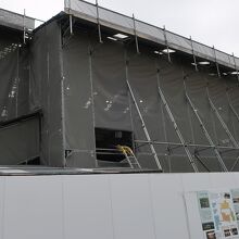 本丸御殿は改修工事中