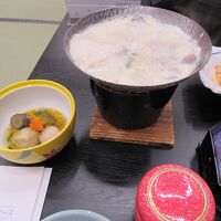 お造りも新鮮だけれど、豆乳鍋が絶品。