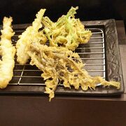 抹茶塩でサッパリした味わい。「瀬戸内天ぷら」の専門店です