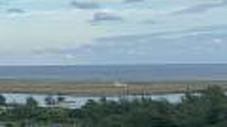 無料の展望台が良い。奄美空港への離着陸が見える。