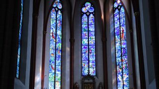 シャガールブルーのステンドグラス