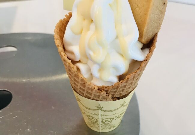 サダハルアオキとコラボしたスペシャルソフトクリーム