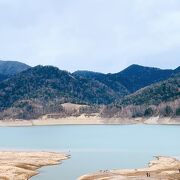 6月くらいまでに行けるなら、湖の奥のタウシュベツ川橋梁に注目!