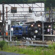 鬼怒川温泉駅で２列車並びました