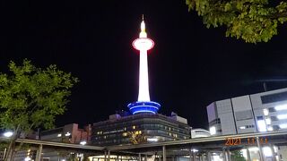 京都タワーホテルの宿泊者は宿泊者割引で300円で入場できます。