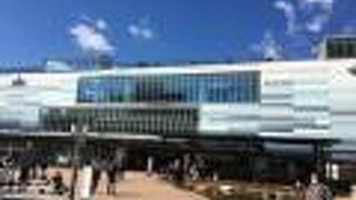 モダンなＪＲ熱海駅の駅ビル