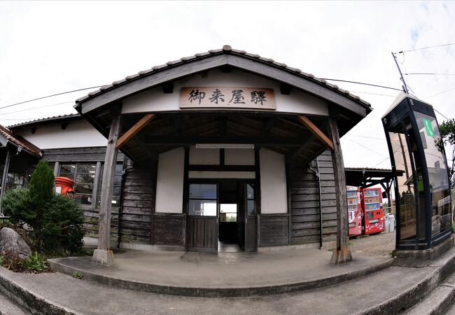 山陰最古の木造の駅舎がある