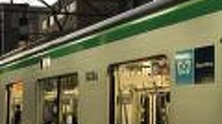 千代田線、小田急線から乗り入れていて便利