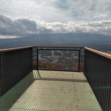 絶景やぐらです。富士山は雲の中です。