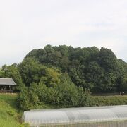 高松塚古墳の近くにある古墳です