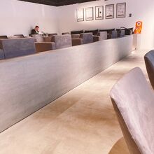 ソファー席がたくさんあります