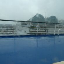 博多港国際ターミナル０６時頃着岸、すげー雨じゃん！