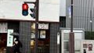 和菓子屋さん前に説明書きがあるだけ