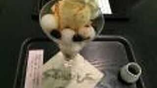 デパ地下にホッと一息つけるカフェがあります