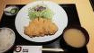 揚げ色の薄いやわらかとんかつ