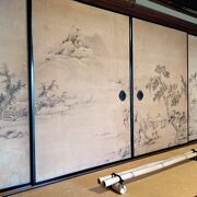 日根対山の山水図襖展示