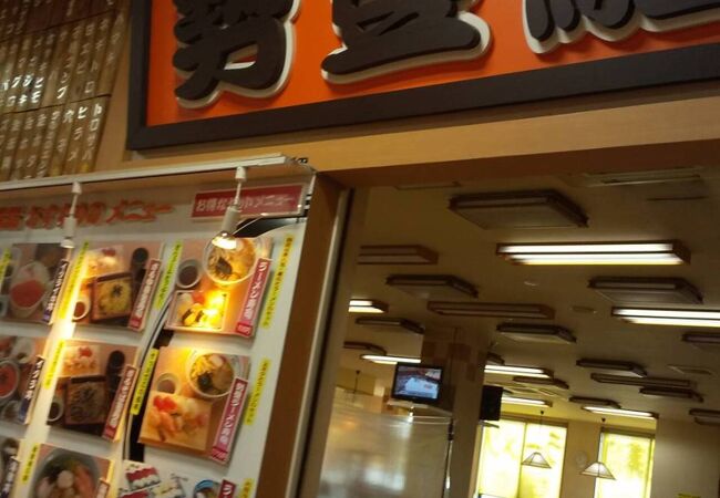 新鮮な鮨、定食あり