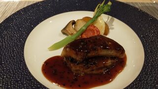 しっかりしたオ一ソドックな料理