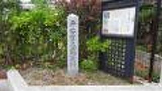 この辺りに、聚楽第が有ったという説明の石碑があります