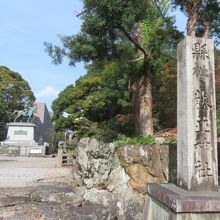 山内一豊の像があります