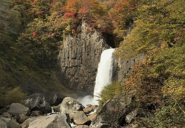 苗名滝(地震滝)