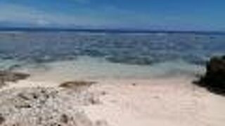 祖納港にある小さなビーチ