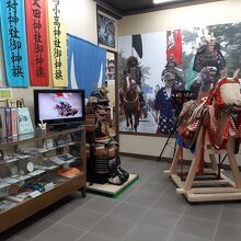 内部には、相馬野馬追関連の展示が.