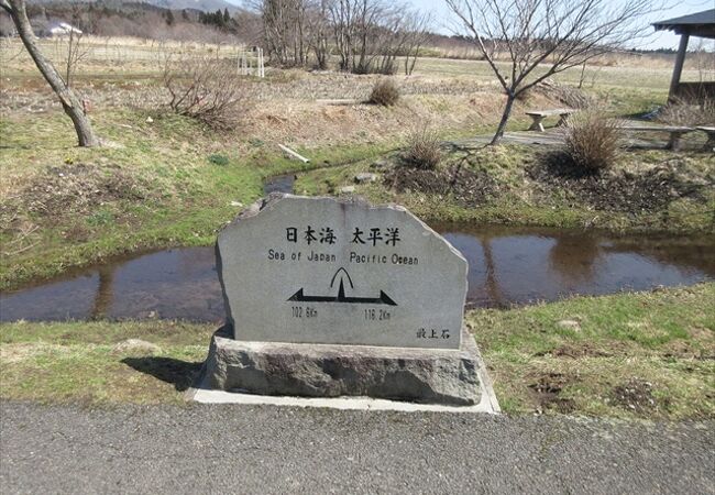 日本海と太平洋に分かれて流れる河川ルート