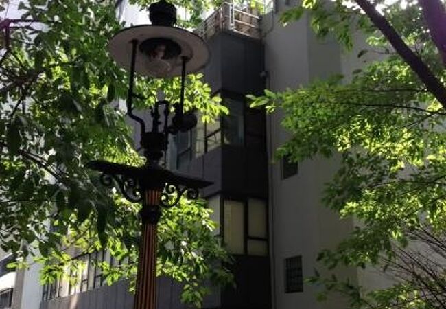 ダデル ストリートのガス燈