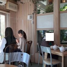 こぢんまりとした店内。