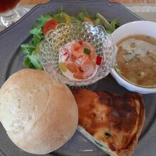 キッシュ・ランチ。可愛いけど、これで1500円超え？