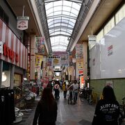阪神電車本線の尼崎駅からえべっさん方面に延びる商店街